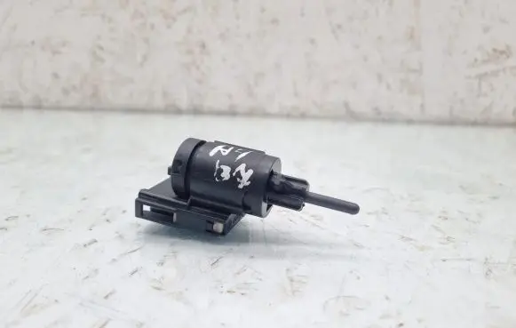 Audi A4 S4 B7 8E 8H Brake pedal sensor switch 3B0945511C