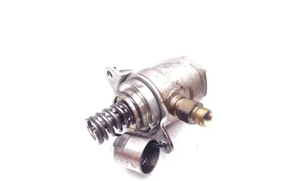 Audi A4 S4 B8 8K Fuel injection high pressure pump 06J127025D