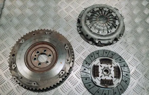 Dacia Sandero Clutch set kit 302101331R 302056252R 301012218R