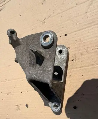 Opel Insignia A Engine mounting bracket 13228288