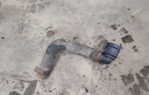 Volkswagen Golf V Engine coolant pipe/hose
