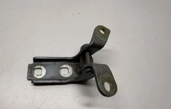Chevrolet Camaro Front door upper hinge A046057
