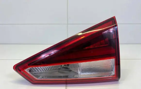 Tailgate rear/tail lights