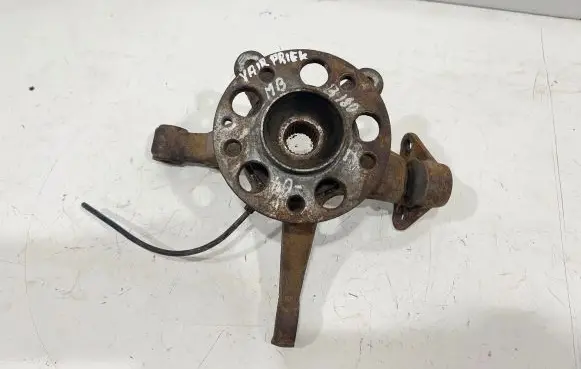 Mercedes-Benz B W245 Front wheel hub 690347