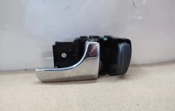 Nissan Terrano Rear door interior handle