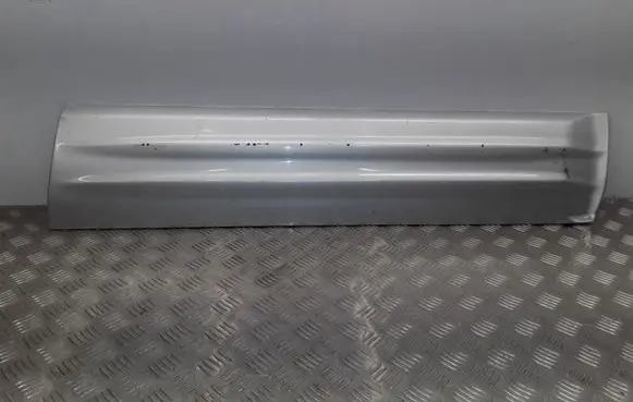 Mitsubishi Pajero Front door trim (molding) MR47858