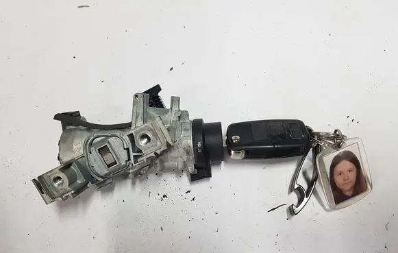 Volkswagen Golf VI Ignition lock 