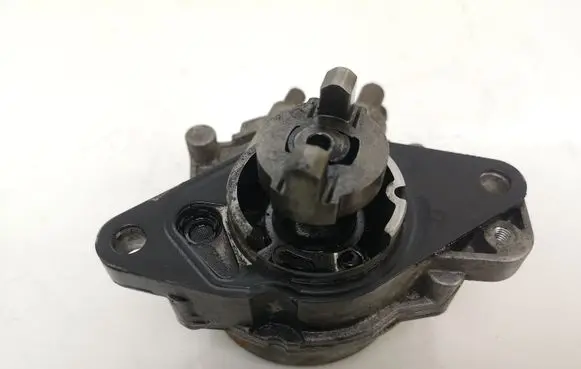 Opel Astra H Vacuum pump 5519323