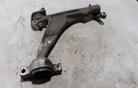 Volvo XC90 Front lower control arm/wishbone 32381881