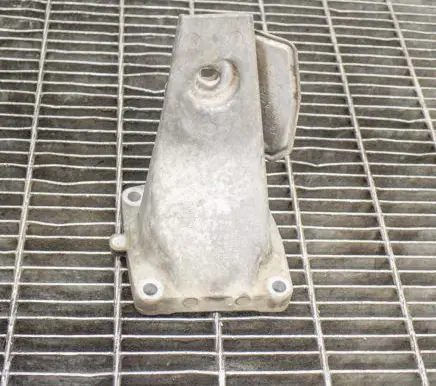 BMW 5 E60 E61 Engine mounting bracket 2282633