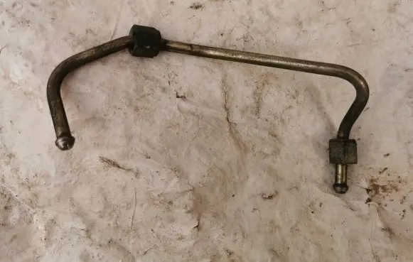Volvo V50 Fuel main line pipe
