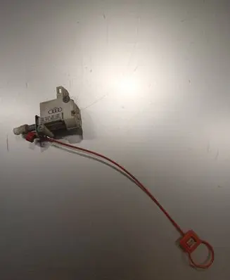 Fuel tank cap lock