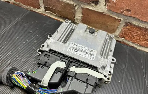 Ford Fiesta Engine control unit/module H1D1-12A650-AA 0281033945