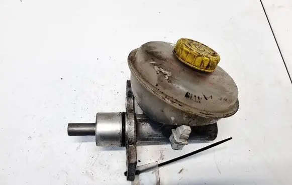 Volkswagen PASSAT B5 Brake fluid reservoir 4D0611351