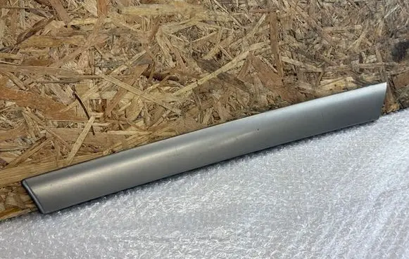BMW 3 E46 Front door trim (molding) 51418200725 8200725