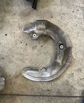 Mini One - Cooper F56 F55 Front brake disc dust cover plate 0826989 66988 9810110