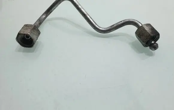 Volkswagen PASSAT B6 Fuel injector supply line/pipe 03L130301L