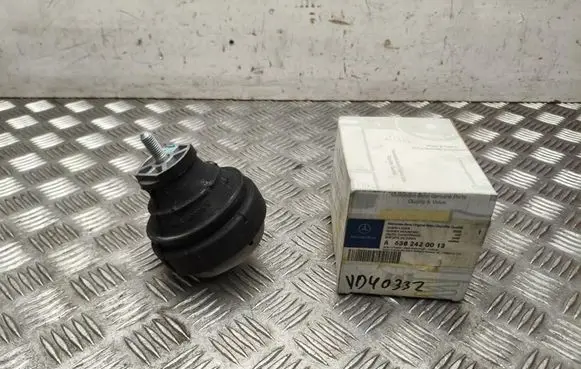 Mercedes-Benz Vito Viano W638 Engine mount bracket A6382420013