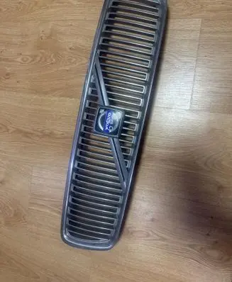 Volvo V70 Front bumper upper radiator grill 8659875 09190386