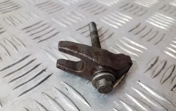 Dodge Nitro Fuel Injector clamp holder
