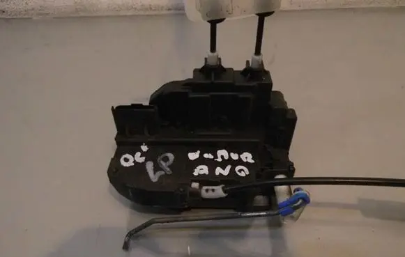 Nissan Murano Z50 Front door lock