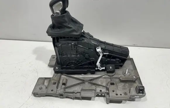 Volvo S90, V90 Gear shifter/selector 31437769