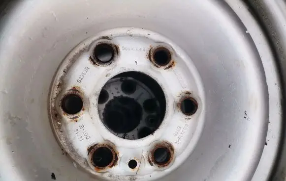 Iveco Daily 6th gen R16 steel rim 