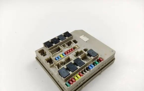 Renault Clio III Fuse module 902663A