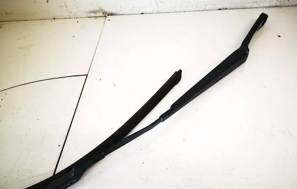 Opel Astra J Front wiper blade arm 13289887