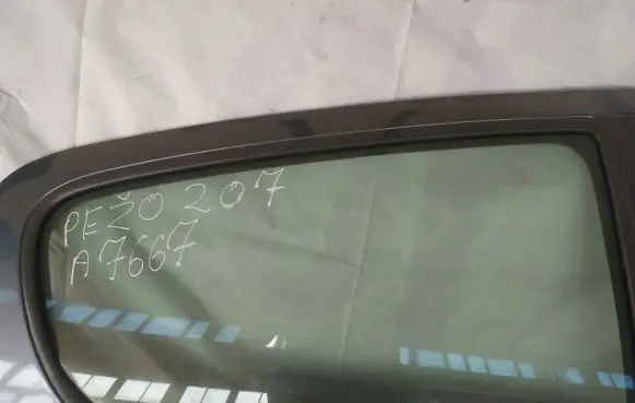 Peugeot 207 Rear door window glass