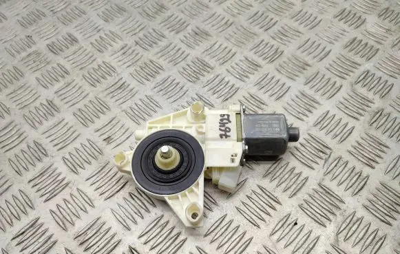Mercedes-Benz GLK (X204) Rear door window regulator motor A2048200542
