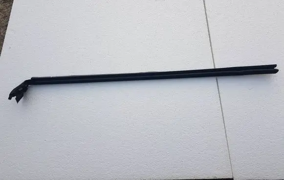 Volkswagen Eos Front door glass trim molding 1Q0837471D 1Q0837471