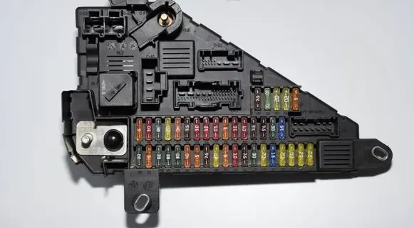 BMW 5 E60 E61 Fuse box set 6906618 690619