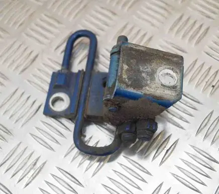 Volkswagen Touran I Rear door lower hinge 1T0833411C