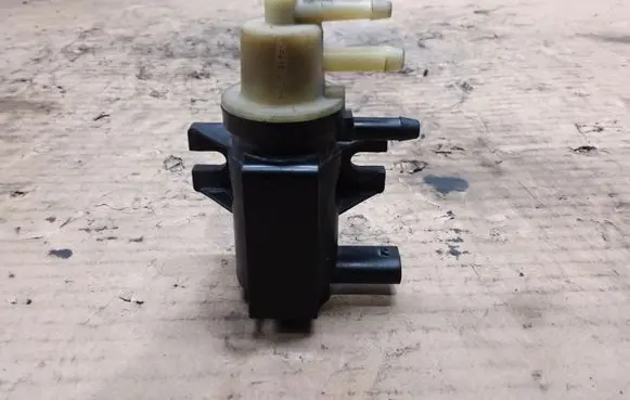 Mercedes-Benz E W212 Vacuum valve A0091533128 70078208