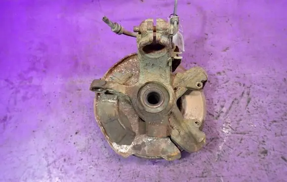 Skoda Fabia Mk2 (5J) Front wheel hub spindle knuckle