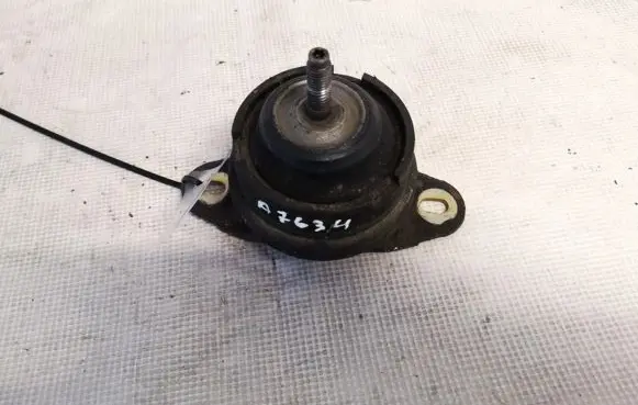 Peugeot 607 Engine mount bracket