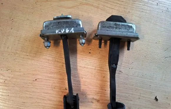 Ford Kuga I Rear door check strap stopper 3M51-R23500AJ