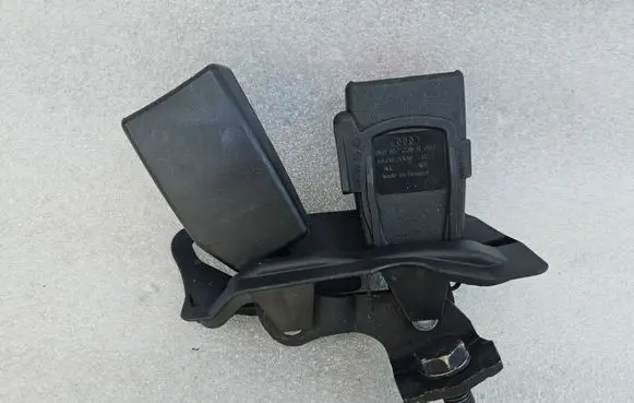 Audi A4 S4 B8 8K Rear seatbelt buckle 8K0857739B 8K0857739B01C