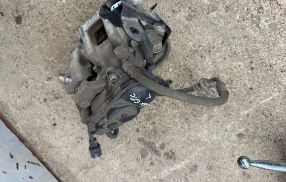 Lexus LBX Rear brake caliper ADVICS