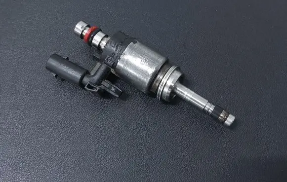 Volkswagen T-Roc Fuel injector 04E906036AD