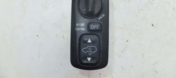 Toyota Land Cruiser (J100) Suspension ride height/mode switch 758522