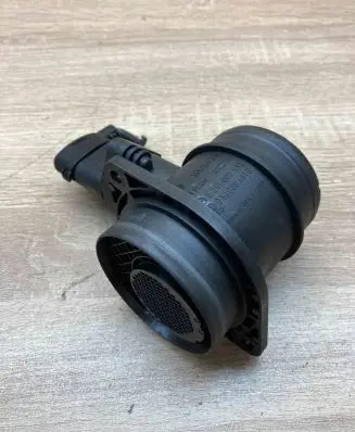 Volkswagen Golf V Mass air flow meter 038906461B 0281002531