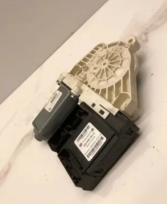 Volkswagen PASSAT B6 Front door window regulator motor 1K0959793G 1K0959701K 981676111
