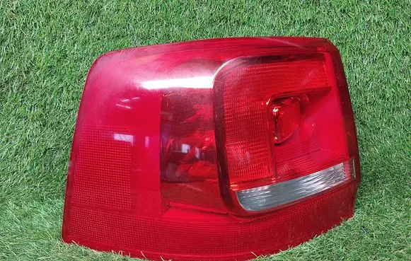 Volkswagen Sharan Rear/tail lights 7N0945095G