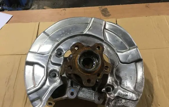 BMW X5 G05 Rear wheel hub 6876653