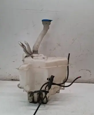 Suzuki Grand Vitara II Windshield washer fluid reservoir/tank