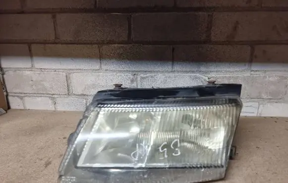 Volkswagen PASSAT B5 Headlight/headlamp MMW123H031