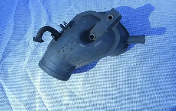 Volkswagen Golf III Air intake duct part 030129654