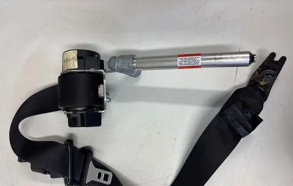Volvo XC70 Rear seatbelt 39859385